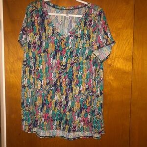 Lularoe "Christy Tee" Feathers V-Neck Top 2x xxl